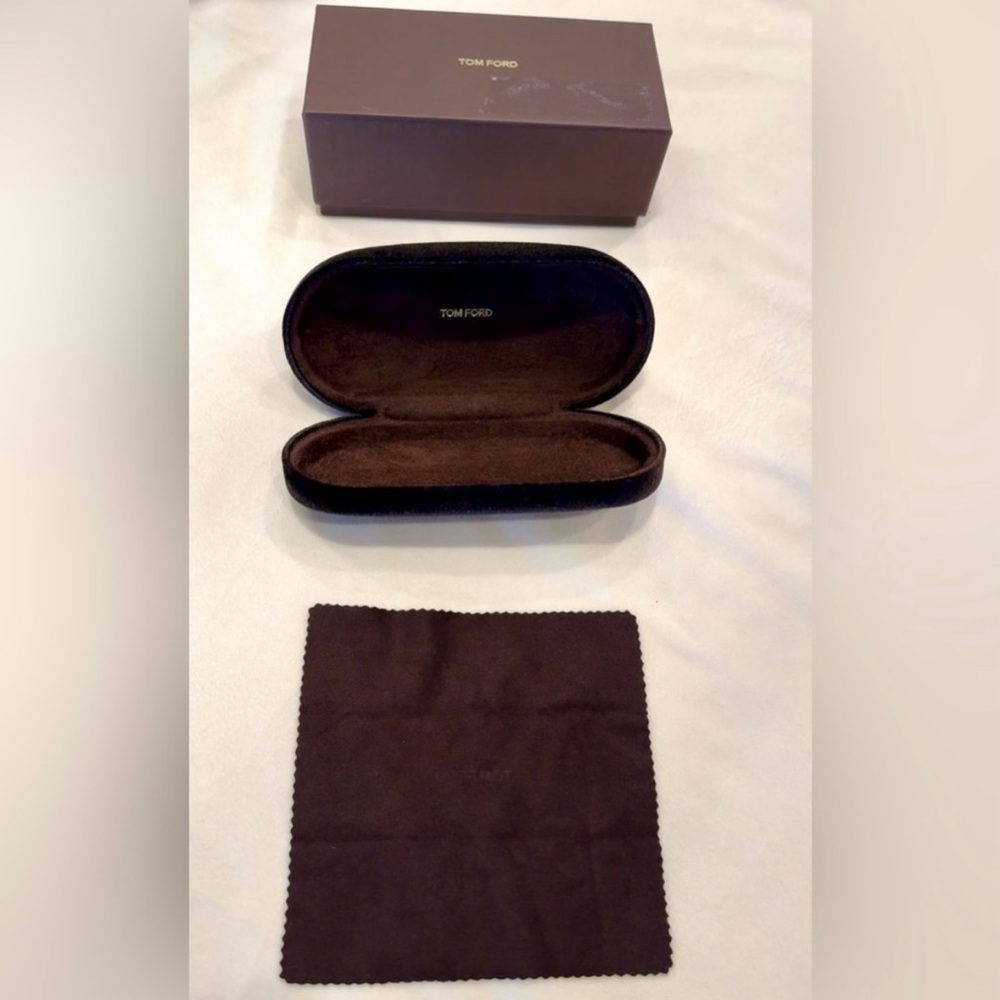 TOM FORD | Clamshell Sunglass Case - Picture 2 of 2